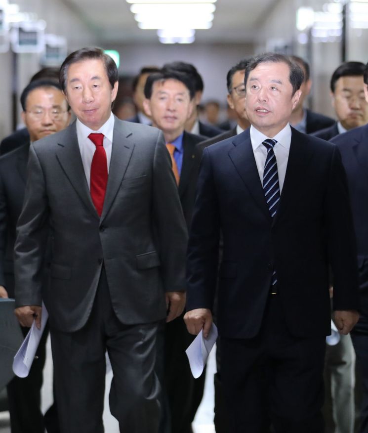 한국당 비대위, 전원책에 최후 경고…"전당대회 연기 없어"