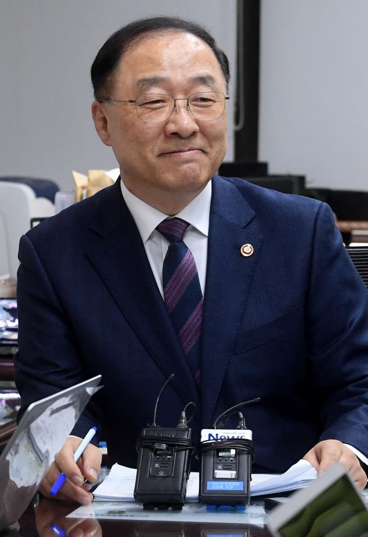 홍남기 부총리 겸 기획재정부장관(자료사진)