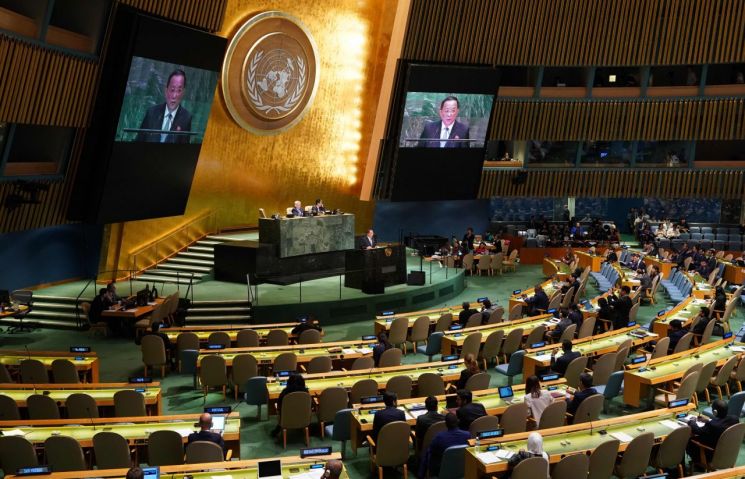 유엔 총회, 북한인권결의안 15년 연속 채택…"김정은에 적절한 조치"