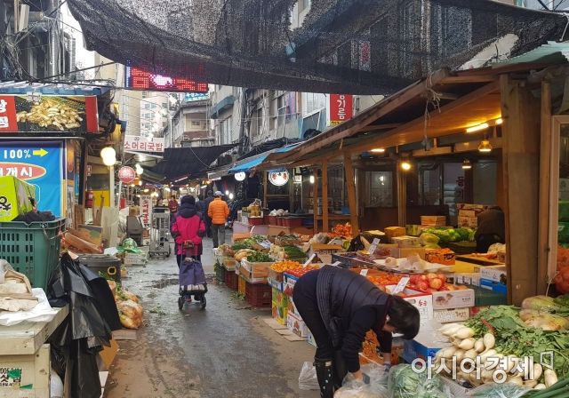[르포]불경기에 미세먼지 타격까지 이중고…시장·노점 상인들 한숨만(종합)