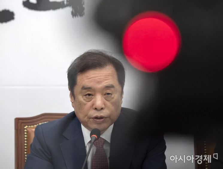 흔들리는 리더십, 위기의 남자 김병준