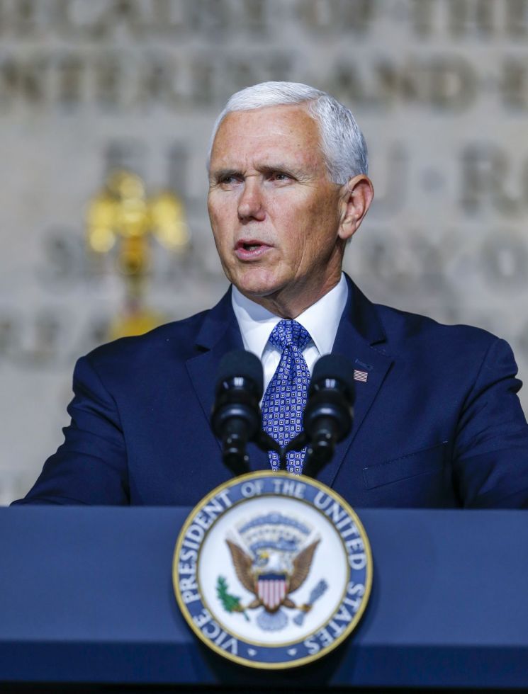 트럼프 빠진 亞정상회담, '강경파' 펜스, 中에 어떤 메시지?