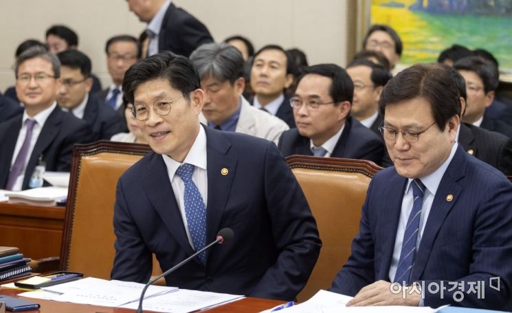 [포토] 정무위 출석한 노형욱 국무실장