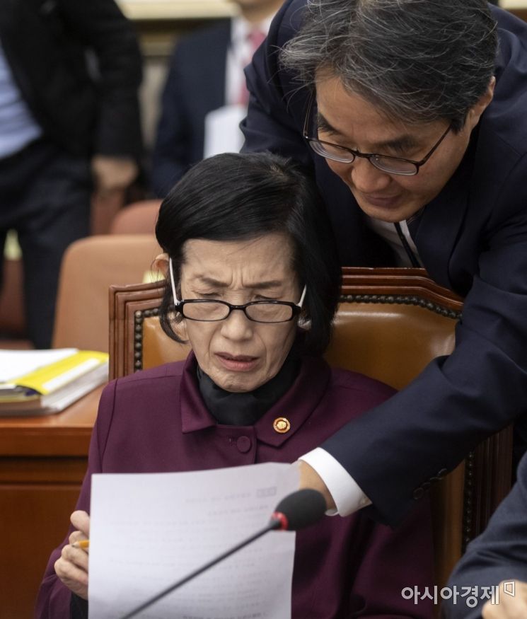 [포토] 보고받는 피우진 보훈처장