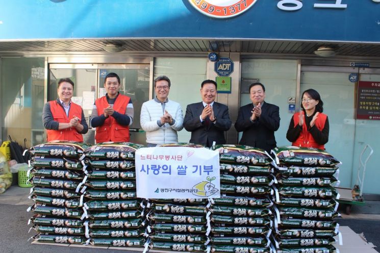 광진구시설공단 느티나무봉사단 '사랑의 쌀' 전달