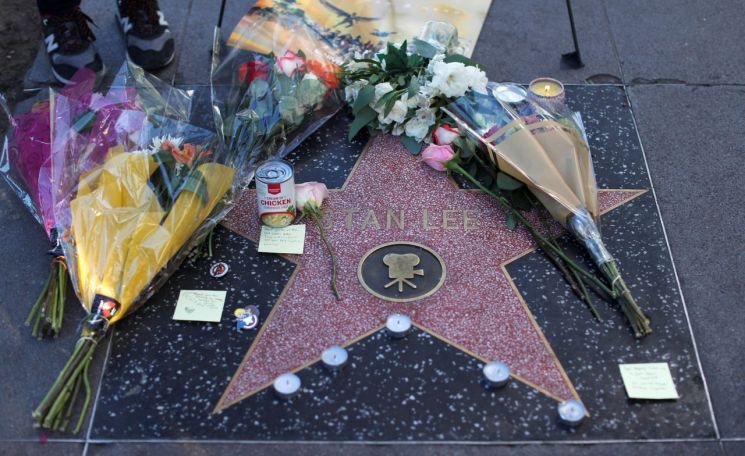 '마블 대부' 스탠 리 별세에…슈퍼히어로 잇따라 애도