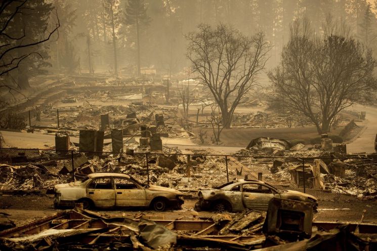 美 캘리포니아 산불로 42명 사망…"시신 확인·수색 중"