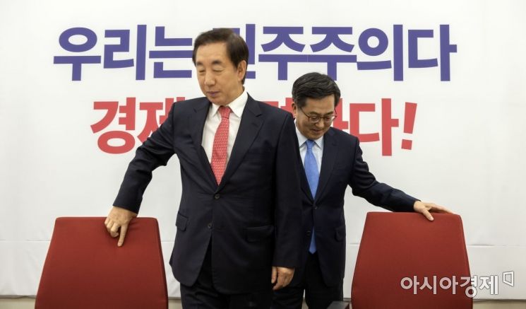 [포토] 자유한국당 찾은 김동연 부총리
