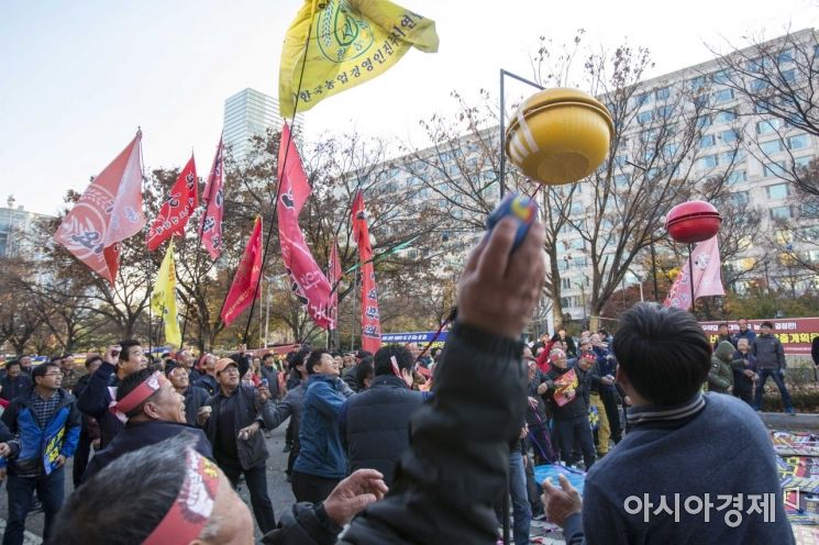 [포토] 농정개혁 촉구 퍼포먼스