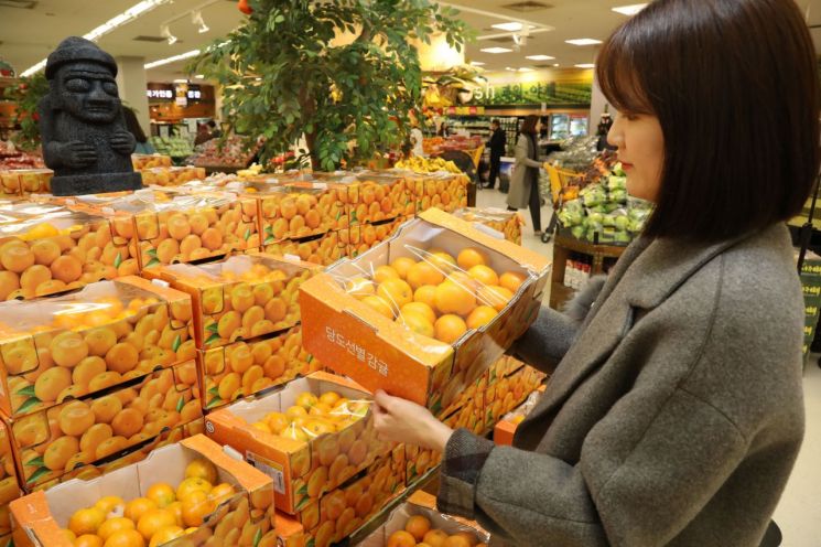이마트 '블랙이오 3탄', 겨울철 과일…밀감 1박스 8000원 