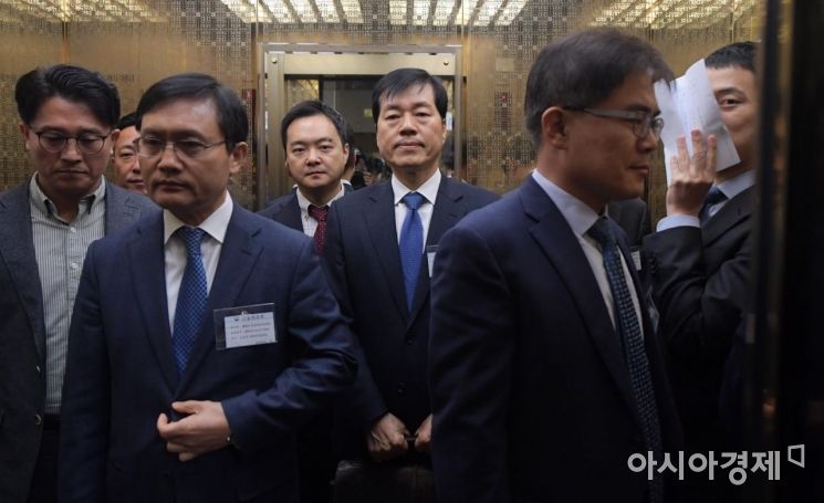 [포토]엘레베이터 탄 김태한 삼성바이오로직스 대표