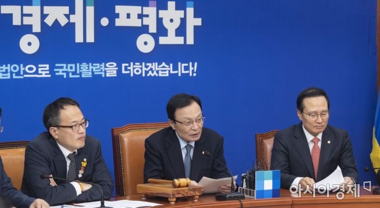 [포토] 모두 발언하는 이해찬 대표