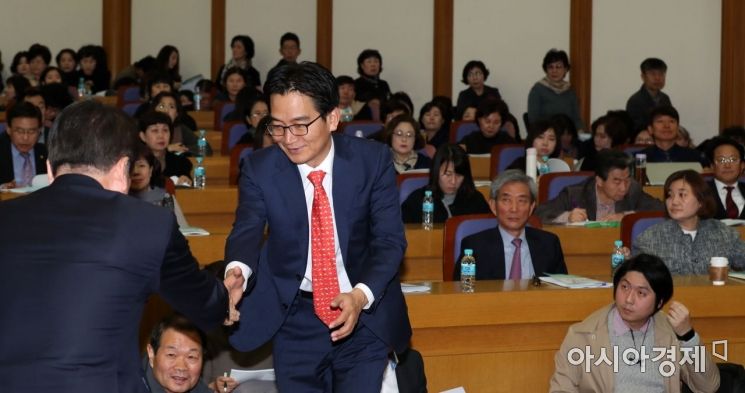 '유치원법' 심사 미루는 한국당, 연내처리 불투명