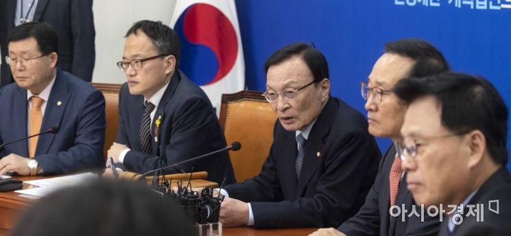 [포토] 모두 발언하는 이해찬 대표