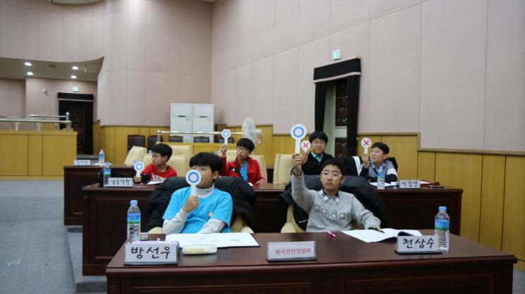 성북구 청소년의회 한신한진아파트 차단기 갈등 해법 제시  