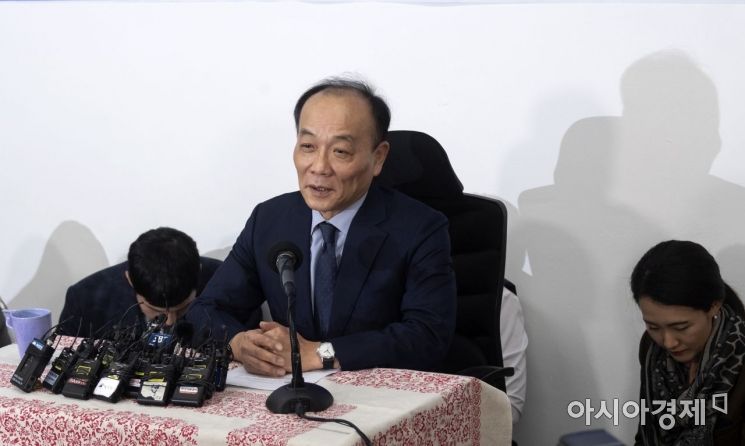 [포토] 기자회견 갖는 전원책 전 위원장