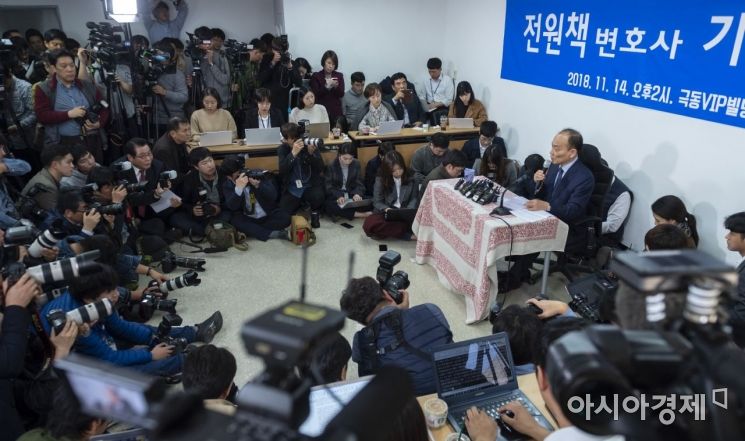 [포토] 전원책 변호사, 긴급 기자회견