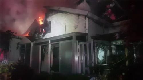 경기 김포의 단독주택에서 불이 나 2명이 연기를 흡입해 인근 병원으로 후송되고, 2000만원의 재산피해가 발생했다. 사진=김포소방서 제공