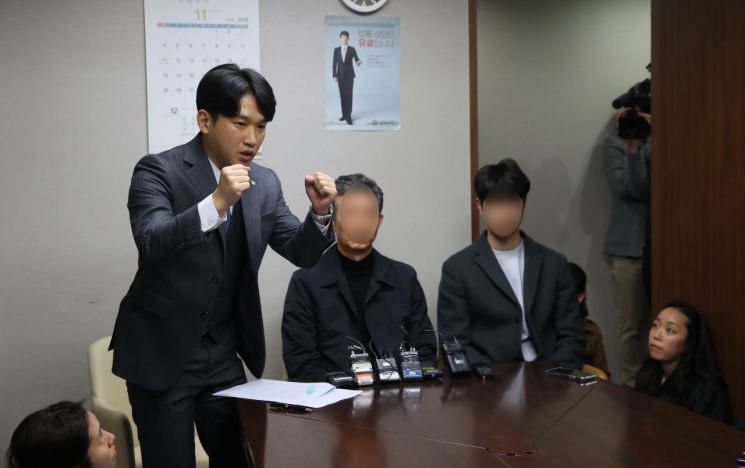 ‘강서구 PC방 살인’ 김성수, 오늘 첫 재판…공동폭행 혐의 동생도 함께