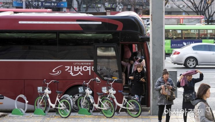 [윤동주의 피사체] 대책없는 서울도심 관광버스