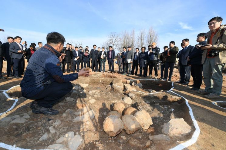 조선 화포·폭탄 비밀 밝혀지나…사용 안 한 비격진천뢰 발견