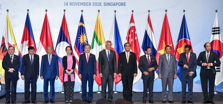 싱가포르 총리의 탄식…"아세안, 美中 사이에서 선택 강요 받을수도"