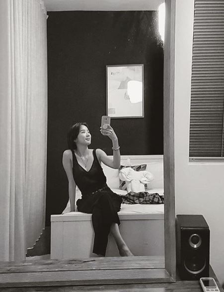 [#스타샷] '단짠오피스' 이청아, 아름다운 저녁 인사