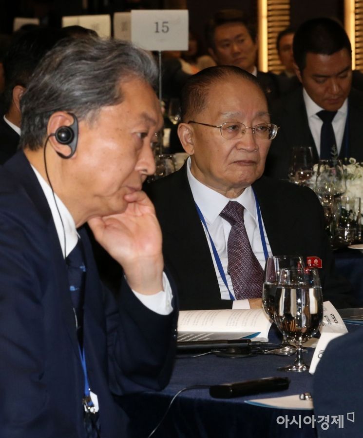 [포토]아태평화 국제대회 참석한 하토야마 전 총리-이종혁 부위원장
