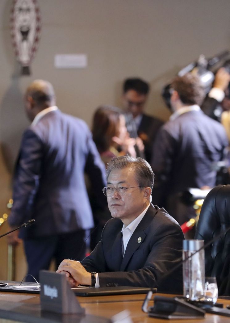문재인 대통령이 18일 오전 파푸아뉴기니 포트모르즈비 APEC(아시아태평양경제협력체) 하우스에서 열린 정상회의에 참석했다. 사진=연합뉴스