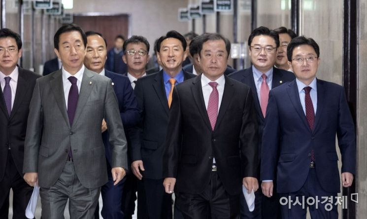 [포토] 회의 참석하는 자유한국당 비대위원