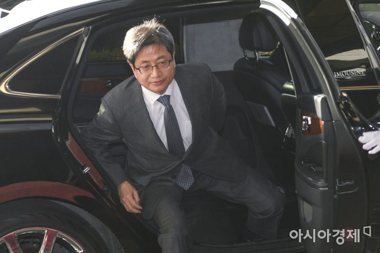 [포토]대법원 청사 들어서는 김명수 대법원장