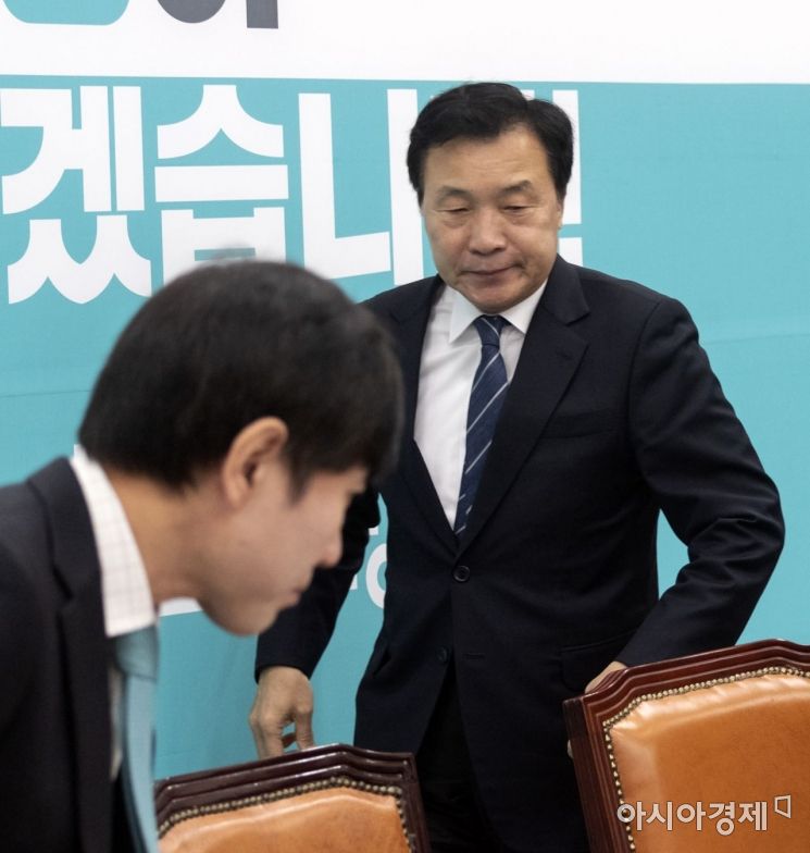 [포토] 회의 참석하는 손학규 대표