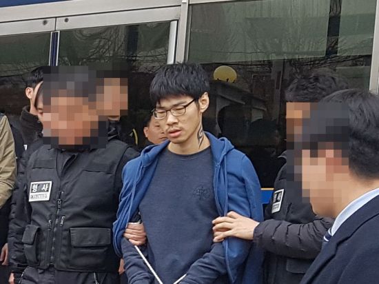 "PC방 살인 김성수 동생, 피해자 힘 못쓰게 허리 잡아당겨"…공동폭행 적용