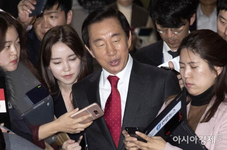 [포토] 국회 정상화 협상장 나오는 김성태 원내대표