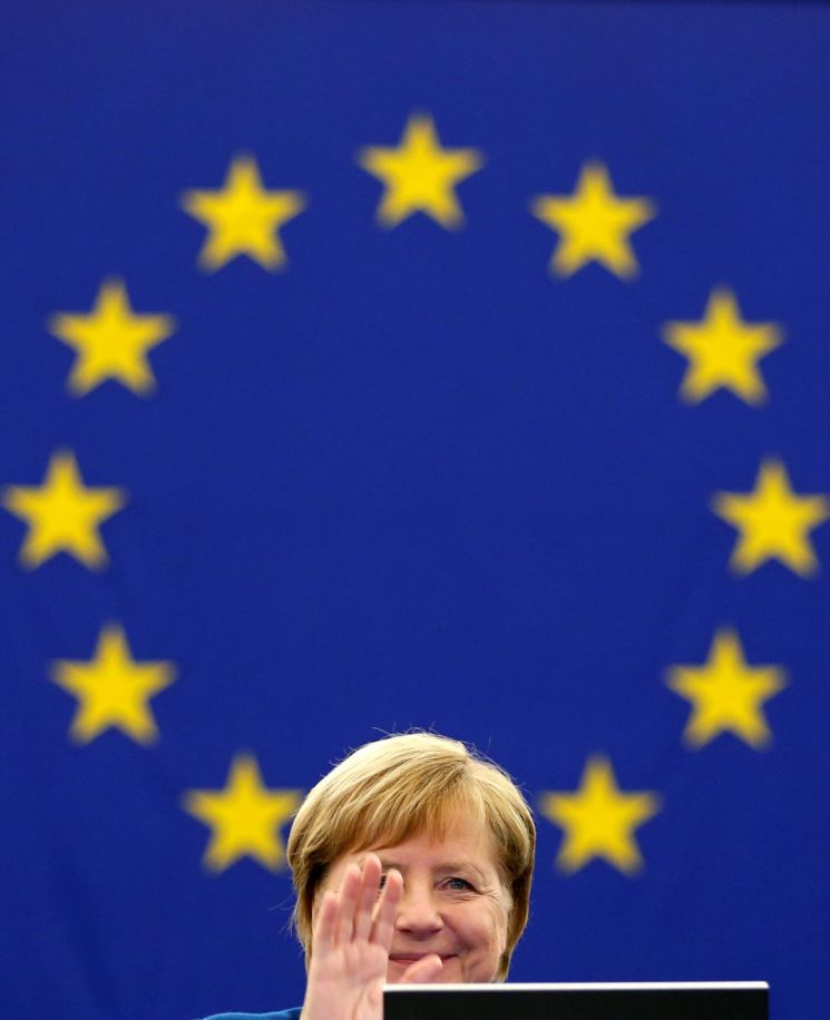 유럽, 포퓰리즘 정당 20년새 3배 커져…"비주류에서 주류로"