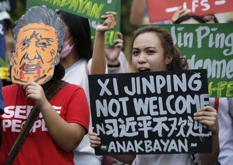 필리핀 국민들 "'시진푸' 떠나라"…반중 여론 확대