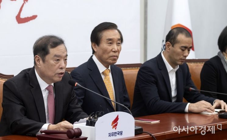 [포토] 발언하는 김병준 비대위원장