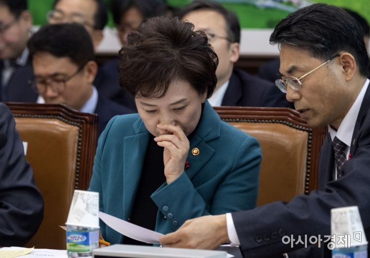 [포토] 심각한 표정의 김현미 장관