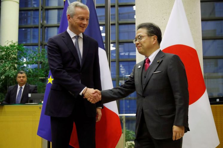 ‘포스트 곤 체제’ 줄다리기 시작한 일본 vs 프랑스