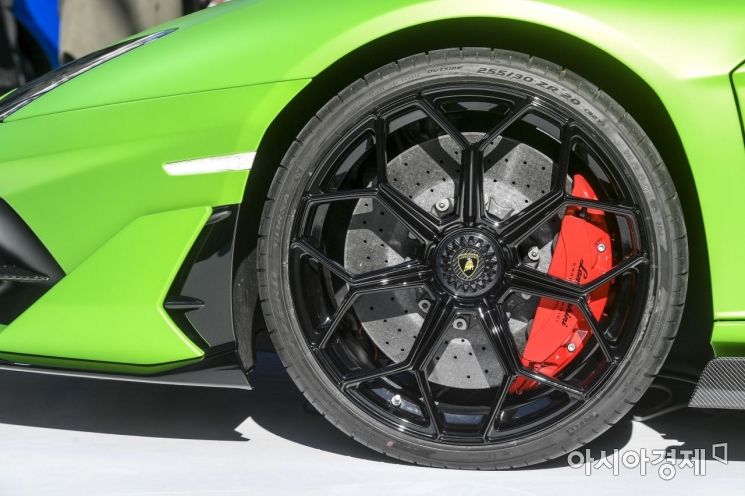 [포토] 람보르기니 아벤타도르 SVJ 휠