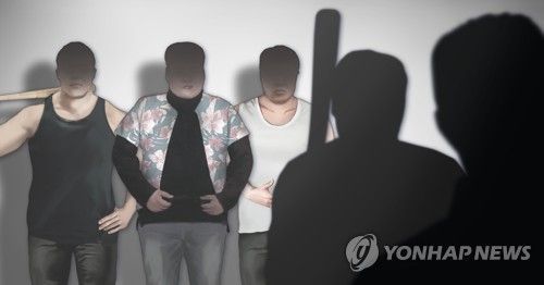 문신 보여주며 조폭인척 돈까지 뜯어낸 30대 '징역 1년6개월'