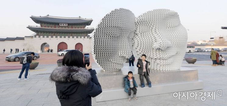 [포토]광화문광장에 남북 평화 상징조형물