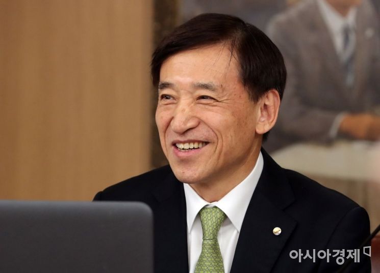 [포토] 밝은 표정의 이주열 한국은행 총재