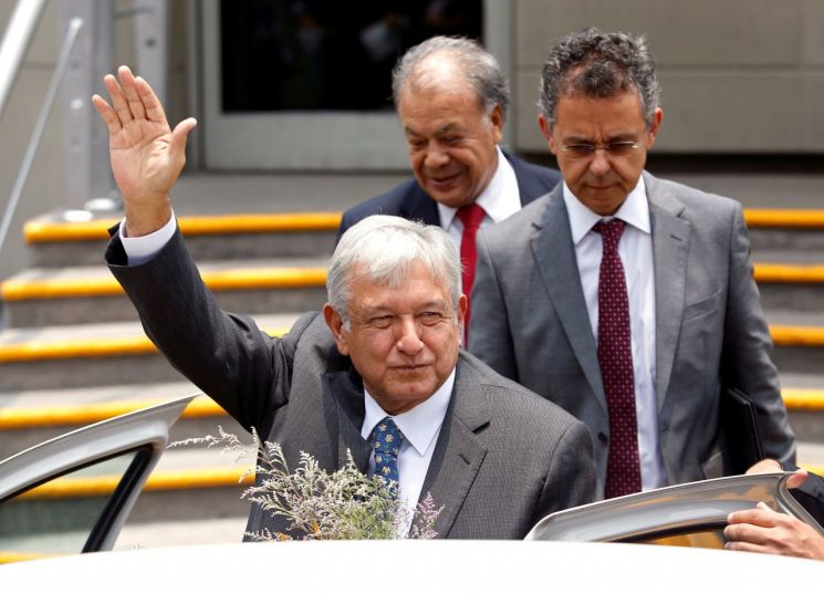 로페스 오브라도르 멕시코 대통령 취임…"신자유주의 유산 뒤집겠다"