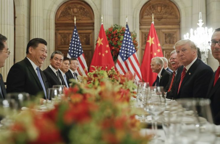 이달 초 개최됐던 G20 정상회담에서 회동한 도널드 트럼프 미국 대통령과 시진핑 중국 국가주석의 모습. 올초 무역분쟁이 심화되면서 중국의 종교탄압, 사상통제도 점차 강화되는 모습을 보이고 있다.(사진=AP연합뉴스)