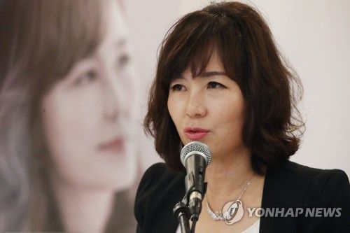 공지영 "정경심 교수님 닷새만…" 윤석열 저격 해시태그 논란도