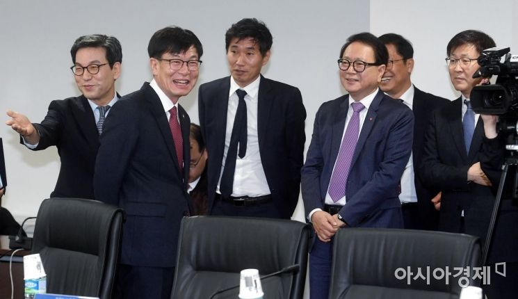 [포토] 편의점업계 대표들과 대화하는 김상조 위원장