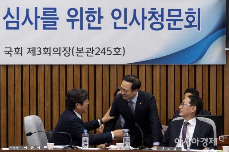 [포토] 홍영표, 김상환 대법관 후보자 청문회장 방문