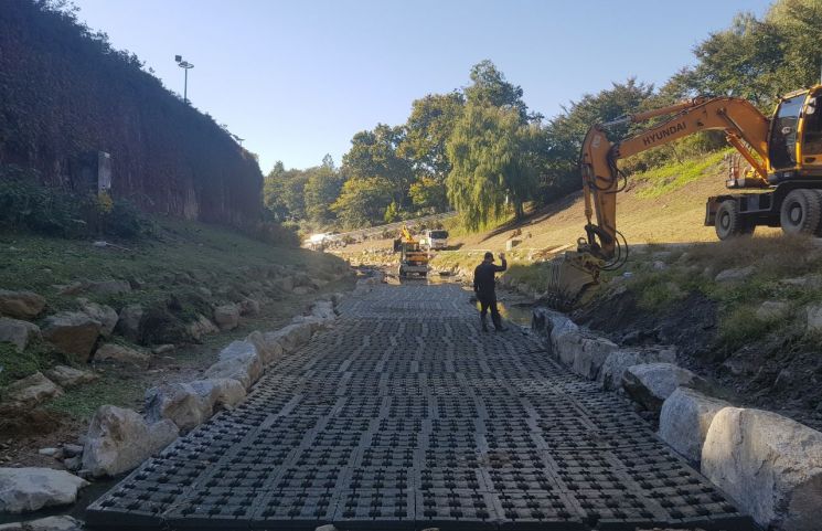 서초구 반포천 등 하천악취 친환경소재 루미라이트로 잡아 
