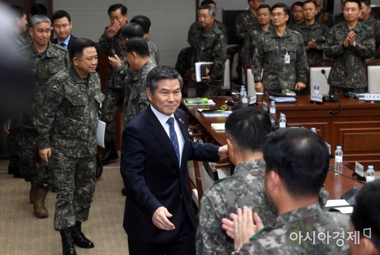 [포토] 전군 주요지휘관회의 참석하는 전경두 장관